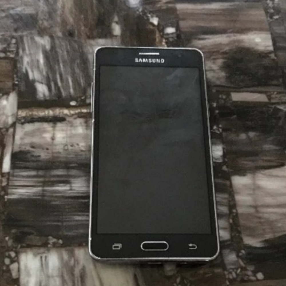 Samsung Galaxy On5 With 2 Cases
